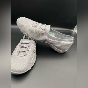 SKECHERS Womens Relaxed Fit Size 8 Gray AirCooled Memory Foam Slip On. Wore Once